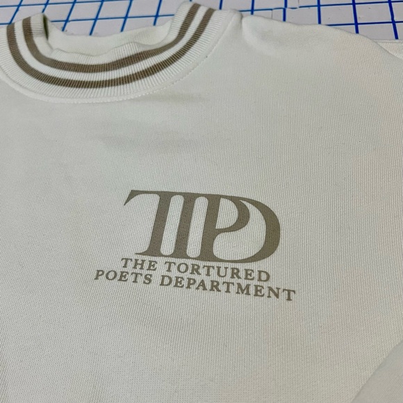sold! 📠 TTPD taylor swift official sweatshirt in XS - Picture 2 of 7